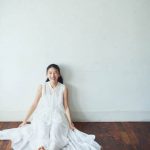 出口夏希、20歳の煌めく瞬間を切り取った初写真集で天真爛漫なヘルシー美脚を披露