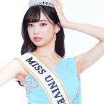 ミスユニバーシティ2022グランプリの長沼麻陽とベストオブミスOGの千葉クリスティアーナと高江洲仁菜が新宿駅で『痴漢は犯罪です』と書かれた看板を持参し啓発運動