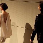 【動画】田中みな実、美背中アピールの白ドレスで日本ジュエリーベストドレッサー賞に登場！