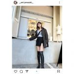 山崎あみ、超ミニスカのまぶしい美脚と絶対領域にファン歓喜！