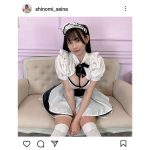 篠見星奈、ふわふわバストを強調したメイドコスで「おやすみっ」！