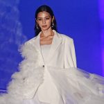 中条あやみ、白のゴージャスなドレスでランウェイに登場！＜TGC 和歌山 2023＞