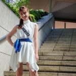 【写真特集】慶應義塾大学・堤萌さん、白のクールなミニ丈衣装で美を追求！「ダンスが好きでK-POPコピーダンスサークルに所属しています」