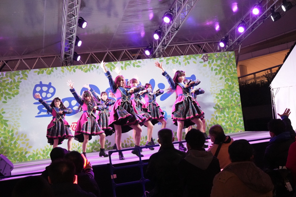【動画】名古屋発アイドル・delaが真冬のオアシス21でライブパフォーマンス！