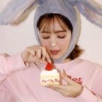 藤田ニコル、誕生日におしゃれウサギコスで美脚披露！