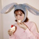 藤田ニコル、誕生日におしゃれウサギコスで美脚披露！