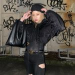 lol-エルオーエル-・hibiki、シースルーのトップスで下着透けるモノトーンコーデ披露