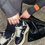 lol-エルオーエル-・hibiki、シースルーのトップスで下着透けるモノトーンコーデ披露