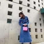 石川恋、春にぴったりなマイクロサイズバッグ＆デニムワンピコーデに称賛の声