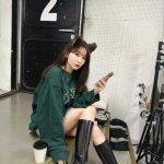 小嶋陽菜、「猫の日」に猫耳×美脚ショットをプレゼント