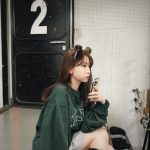 小嶋陽菜、「猫の日」に猫耳×美脚ショットをプレゼント