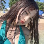 黒嵜菜々子（Peel the Apple）、寒さを吹き飛ばすビキニ姿で透明肌をお届け！