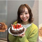 「ミスユニバーシティ2022日本大会」のファイナリストの女子大生が手作りチョコを披露