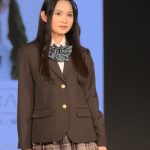 【写真特集】現役JC・倉八音羽さん、美脚見せのミニスカ制服で「制服アワード」ランウェイに登場＜第10回日本制服アワード＞