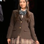 【写真特集】現役JC・倉八音羽さん、美脚見せのミニスカ制服で「制服アワード」ランウェイに登場＜第10回日本制服アワード＞