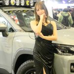 【写真特集】レースクイーン・桐嶋しずく、エレガントな黒ドレスから美脚チラリ＜東京オートサロン2023＞