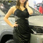 【写真特集】レースクイーン・桐嶋しずく、エレガントな黒ドレスから美脚チラリ＜東京オートサロン2023＞