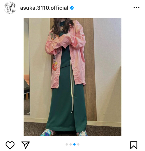 齋藤飛鳥「いい意味で反則すぎますよ！！」、胸元スリットデザインの私服にファンどぎまぎ！