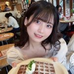 佐藤かれん「角度が天才だ」、胸チラのあざかわショットと反響ぞくぞく