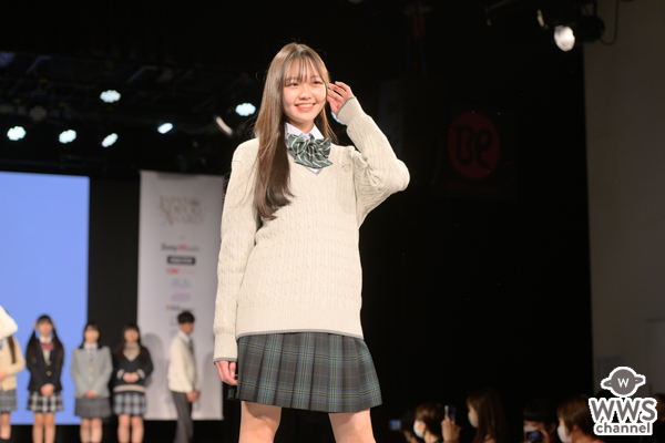 【写真特集】SONAさん、ロングヘアなびかせ「制服アワード」ランウェイを笑顔で闊歩＜第10回日本制服アワード＞