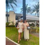 高橋メアリージュン、ミニワンピで美脚披露＆ドレス姿の母との2ショット公開