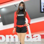 【写真特集】一之瀬雪乃、ミニスカ衣装で来場者と記念撮影！＜東京オートサロン2023＞