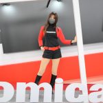 【写真特集】一之瀬雪乃、ミニスカ衣装で来場者と記念撮影！＜東京オートサロン2023＞