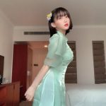 HKT48・田中美久、アオザイ衣装でベトナム満喫！