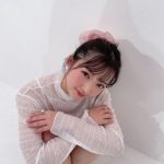 つばきファクトリー・山岸理子、「大人の色気がすごい！」と話題のタイトワンピから美脚披露！