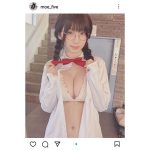 伊織もえ、美谷間のぞかせたメガネ女子姿にファン歓喜！！
