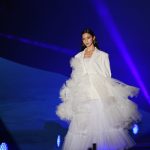中条あやみ、白のゴージャスなドレスでランウェイに登場！＜TGC 和歌山 2023＞