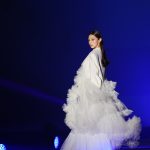 中条あやみ、白のゴージャスなドレスでランウェイに登場！＜TGC 和歌山 2023＞