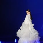 中条あやみ、白のゴージャスなドレスでランウェイに登場！＜TGC 和歌山 2023＞