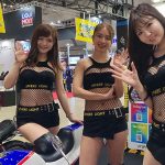 【動画】宇都宮茜・立花あい・綺咲あみら美しすぎるコンパニオンがSPHERELIGHT(スフィアライト)にセクシーなブラックコーデで登場！＜第50回東京モーターサイクルショー＞