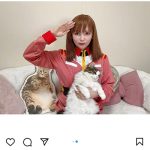 中川翔子、「ガンダム」の制服コスプレで敬礼！「地球連邦軍に入隊しました」