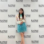 近藤千尋、「関コレ」MCのど派手なピンク衣装で美脚をアピール！