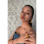 高橋メアリージュン、セクシーなデコルテ露出のドレス姿のオフショットを公開