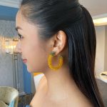 高橋メアリージュン、セクシーなデコルテ露出のドレス姿のオフショットを公開