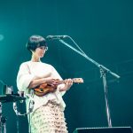 つじあやの、爽やかな歌声で『風になる』を届ける＜LIVE the SPEEDSTAR＞