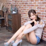 レースクイーン・葵井えりか、デニムから伸びたスラリ美脚にうっとり