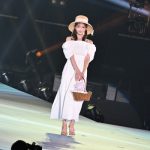 【写真特集】明日花キララ、「関コレ」ランウェイで悩殺指ハート！＜KANSAI COLLECTION 2023 S/S＞