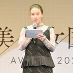ドーキンズ英里奈、MCとして授賞式に登壇＜美少女図鑑AWARD 2023＞