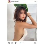 藤田もも、キワドさでドギマギ！背中ざっくり開きの衣装で誘惑