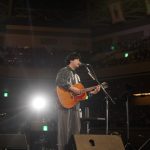 秦基博、弾き語りで『ひまわりの約束』を披露＜ギタージャンボリー2023＞