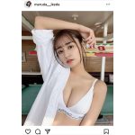 #ババババンビ・池田メルダ、脱ぎシャツ姿で下着越しバストを大胆披露！