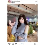 佐藤かれん、二の腕見せのセクシーニットコーデでお腹チラリ！