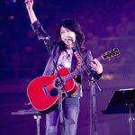 【写真特集】岸谷香、弾き語りで『Diamonds ＜ダイアモンド＞』を熱唱＜ギタージャンボリー2023＞