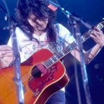 【写真特集】岸谷香、弾き語りで『Diamonds ＜ダイアモンド＞』を熱唱＜ギタージャンボリー2023＞