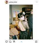 岸井ゆきの、背中開きのドレスコーデで振り返り！