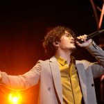 EXILE MAKIDAI、DOBERMAN INFINITYが式典をライブ会場に！数原龍友は歌で卒業生の門出を祝福＜EXPG高等学院入学・卒業式＞